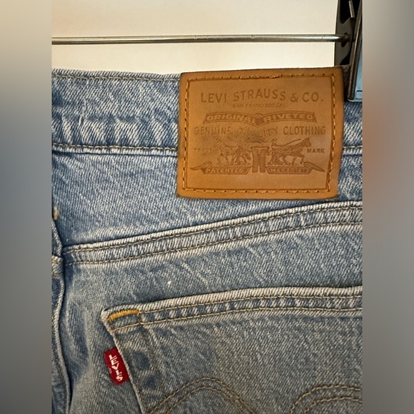 Levi’s Premium WEDGIE STRAIGHT FIT WOMEN'S JEANS - Size 24 - Picture 2 of 4